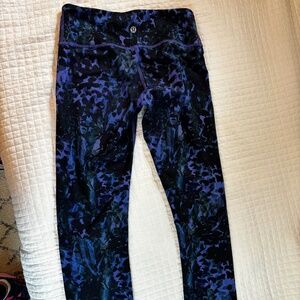 Lululemon WonderUnder Cropped Pants - Size 4